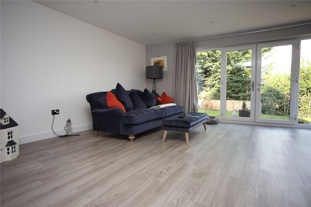 Property photo 3 of 12 Picture No. 32