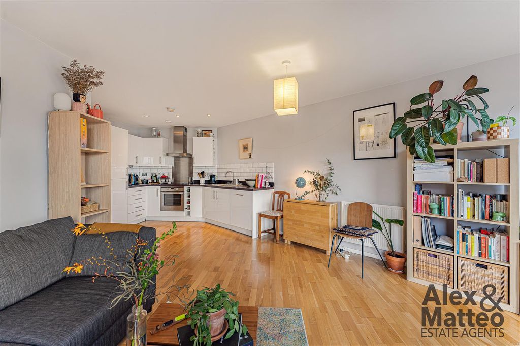 Property photo 3 of 20 Bolanachi Building