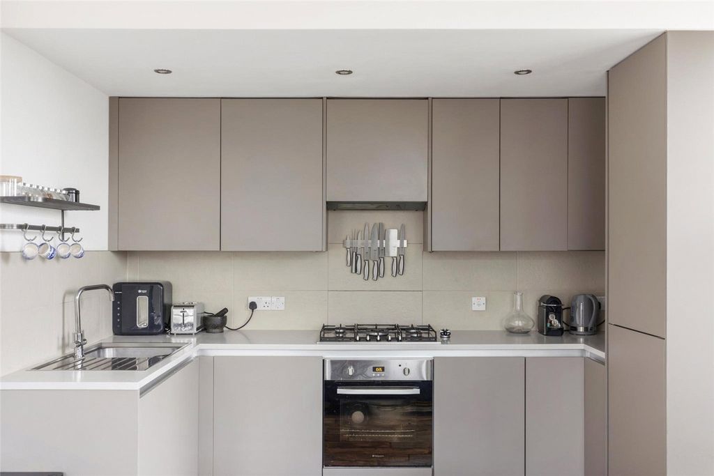 Property photo 3 of 27 Kitchen