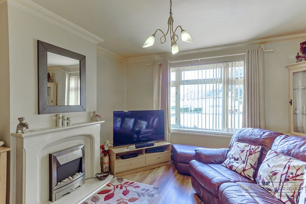 Property photo 3 of 11 4529803