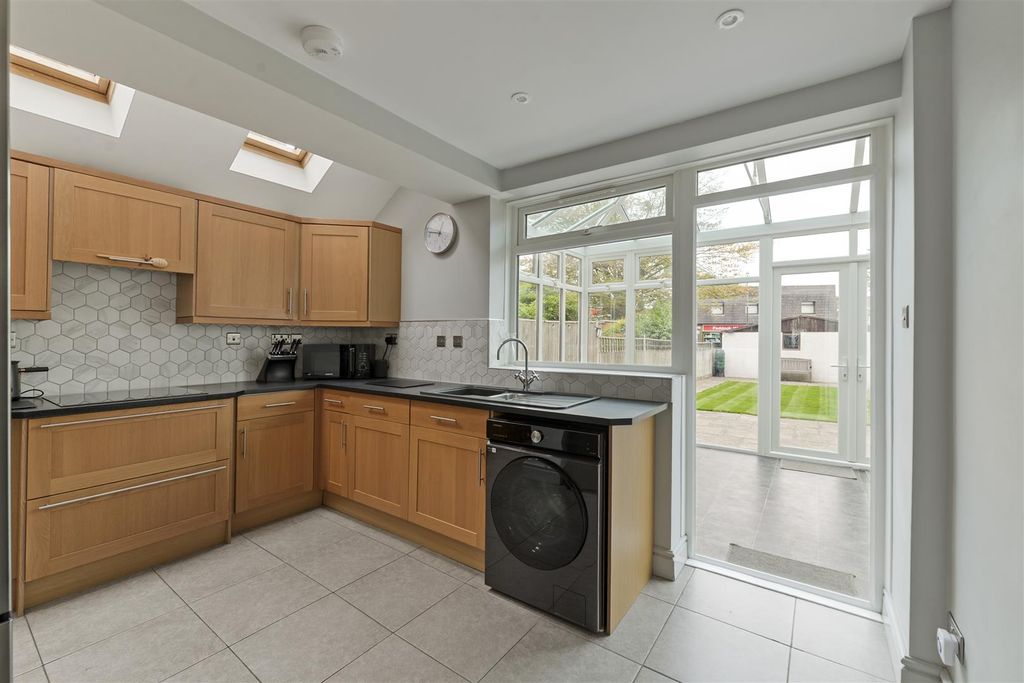 Property photo 2 of 22 80Oldkent10.Jpg