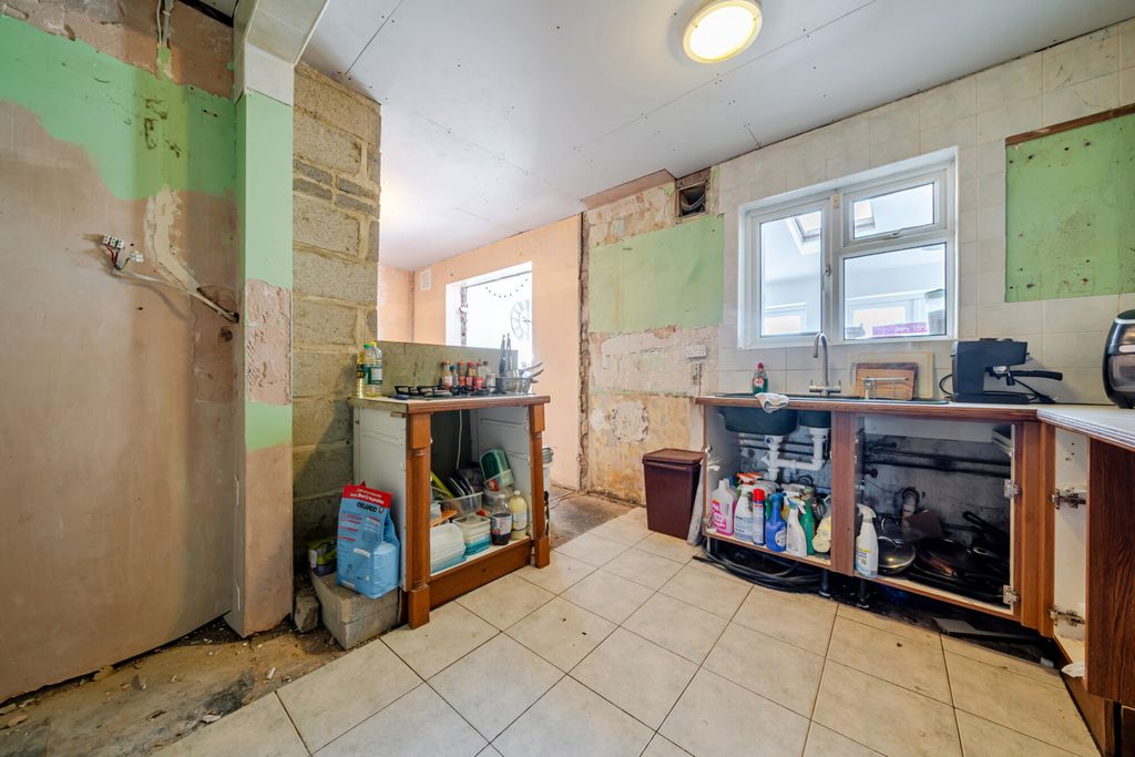Property photo 3 of 25 Kitchen