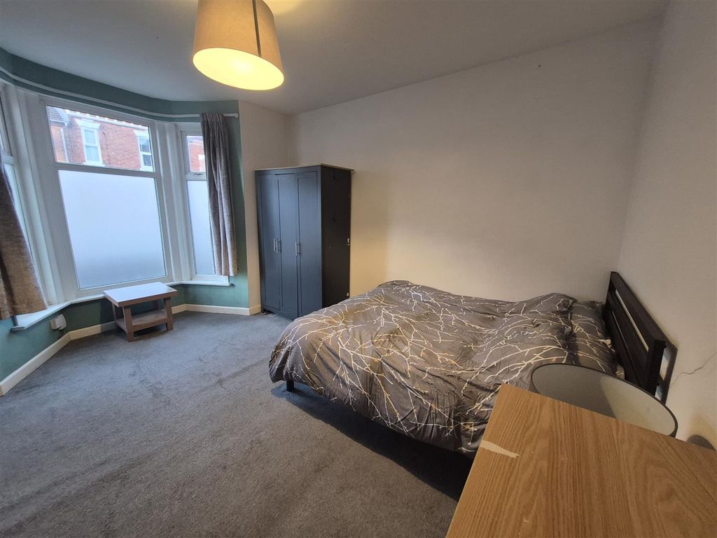 Property photo 2 of 8 1000038075.Jpg