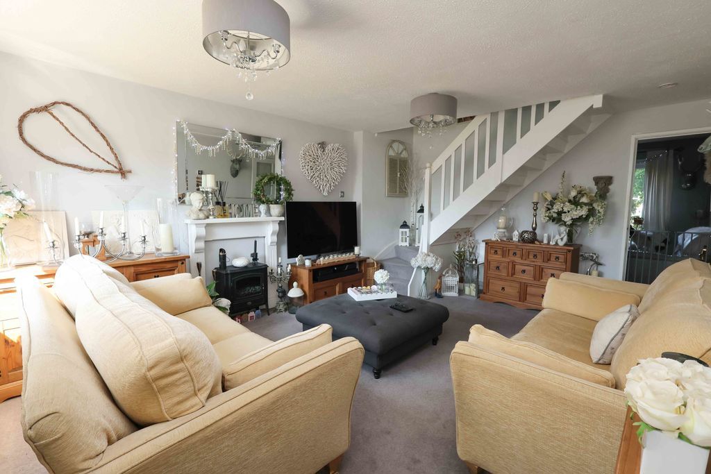 Property photo 2 of 19 Sitting Room