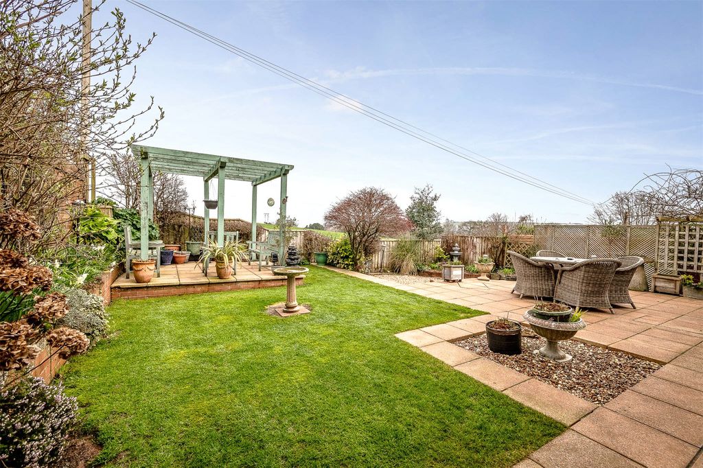 Property photo 2 of 30 Garden