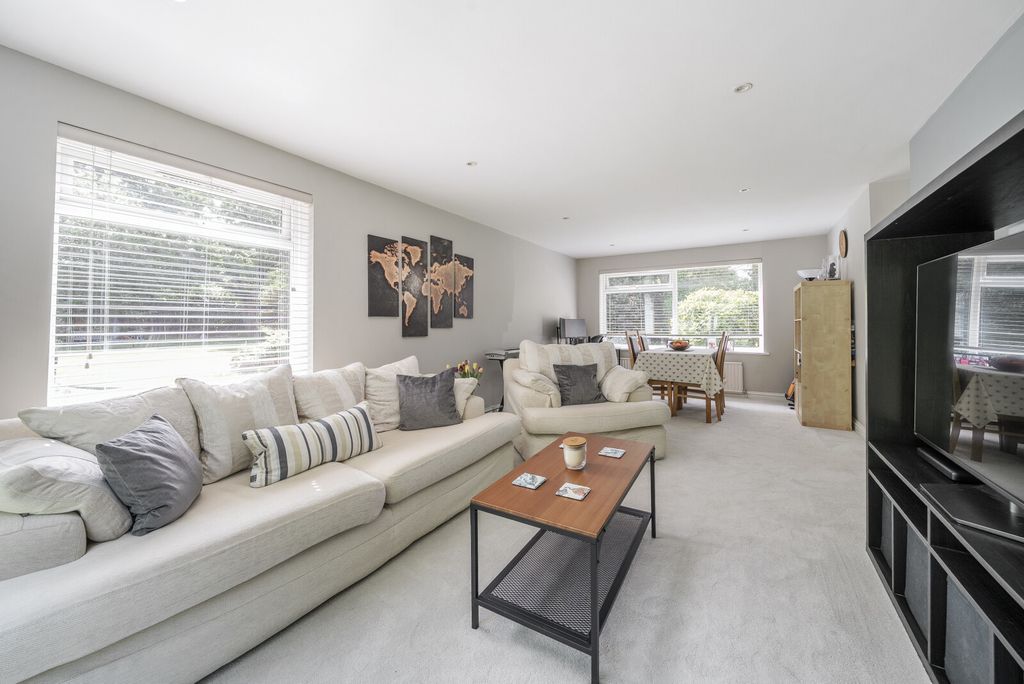Property photo 3 of 17 1296255-19-68285B...