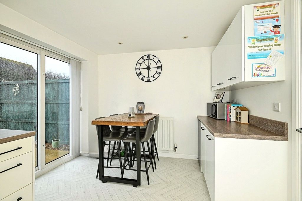 Property photo 3 of 17 Picture No. 30