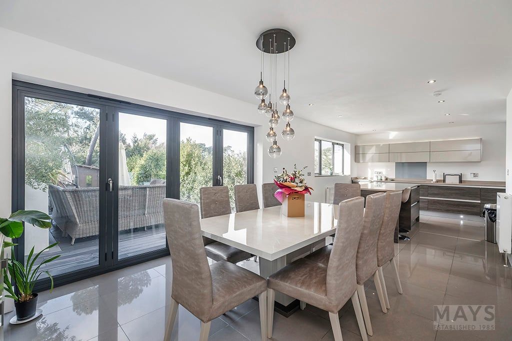 Property photo 2 of 31