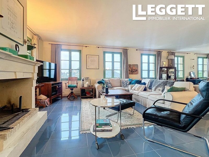 Property photo 2 of 10