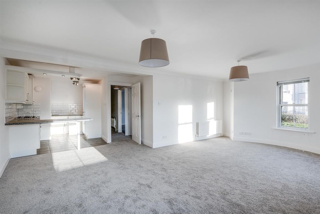 Property photo 2 of 19 57 White Hart Rd 16.11.16-16.Jpg