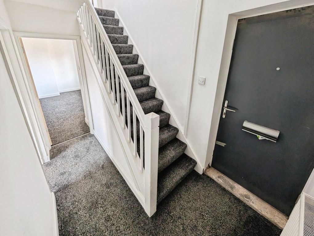 Property photo 3 of 15 Entrance Hallway