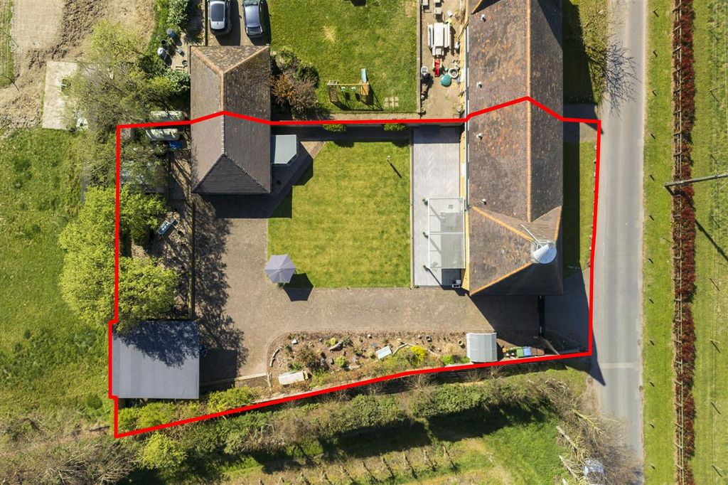 Property photo 2 of 32