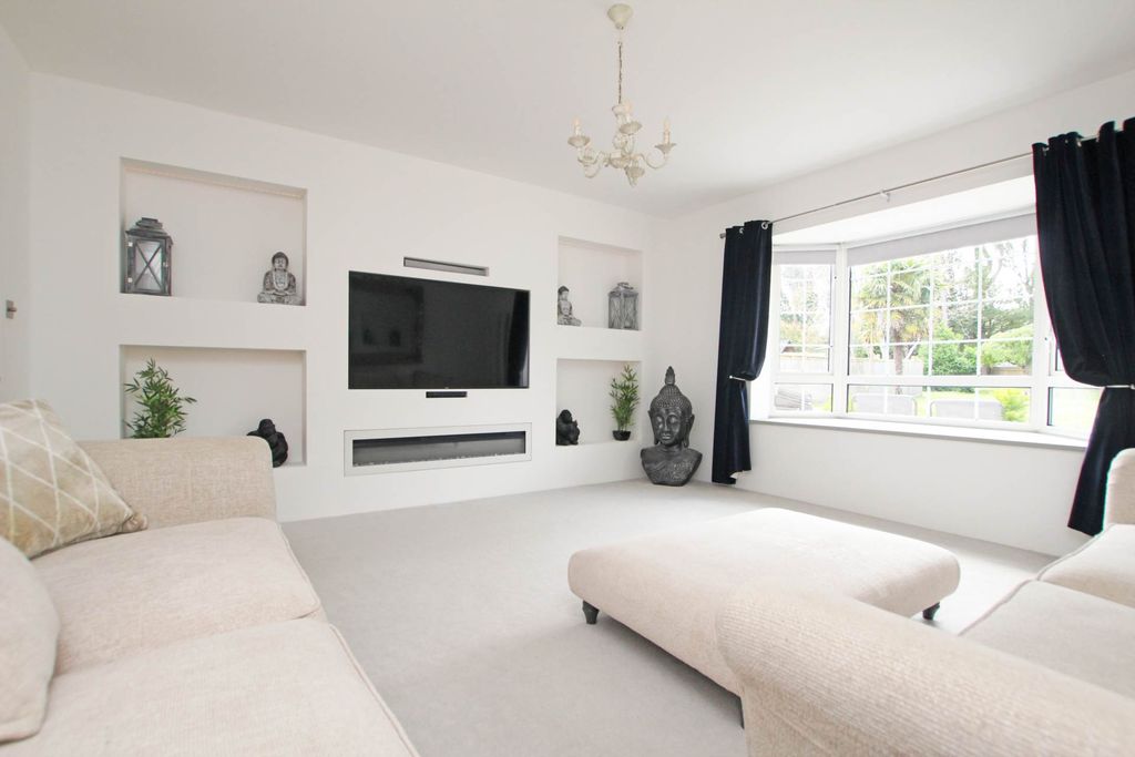 Property photo 2 of 35