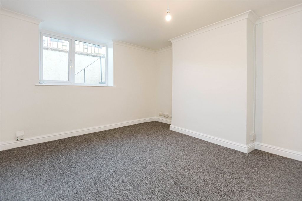 Property photo 3 of 12 Picture No. 30