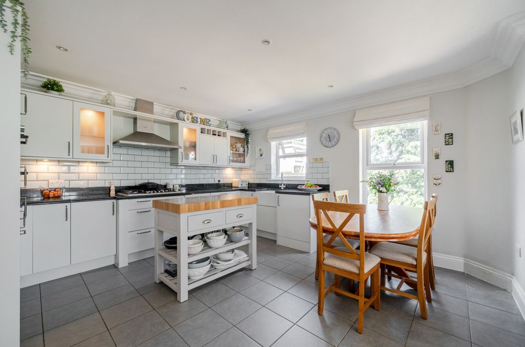 Property photo 2 of 24 1485729-1-6A46485...