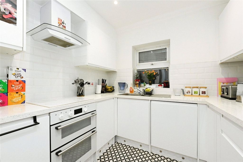 Property photo 2 of 18 Picture No. 29