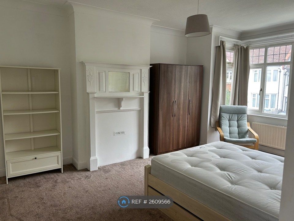 Property photo 3 of 13 Bedroom 2