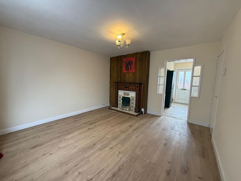 Property photo 3 of 9 1Ef535c1-3B75-4c48-Ba97-F8Ef3Cf249E7