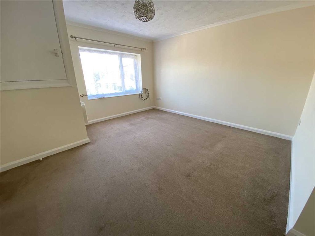 Property photo 3 of 6 Lounge