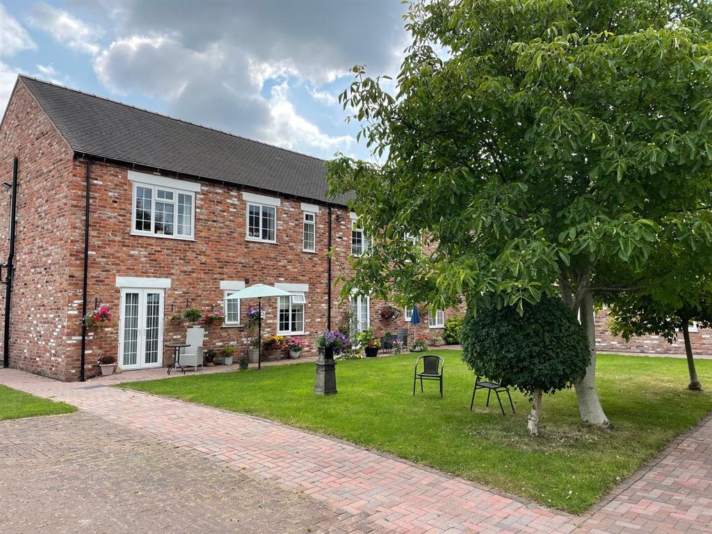 Property photo 2 of 11 Outside