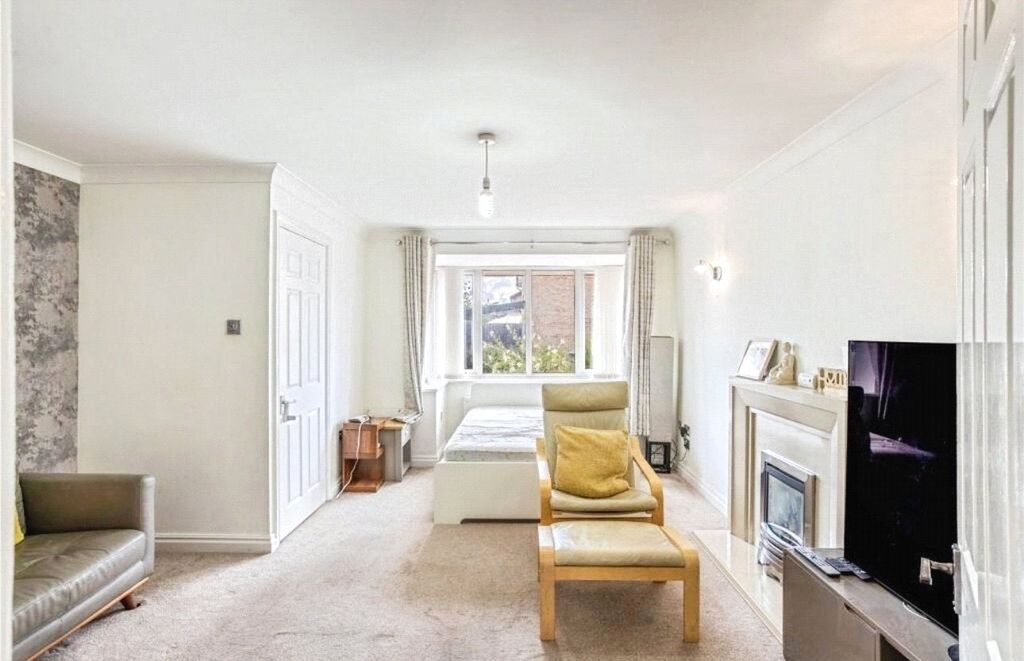 Property photo 2 of 17 Lounge