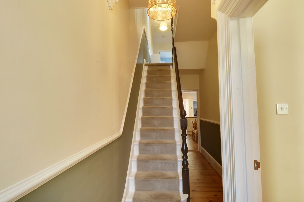 Property photo 2 of 28 4704581