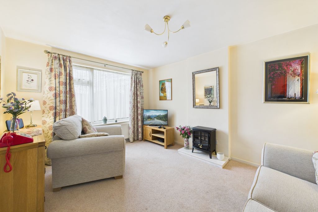 Property photo 2 of 21 Lounge