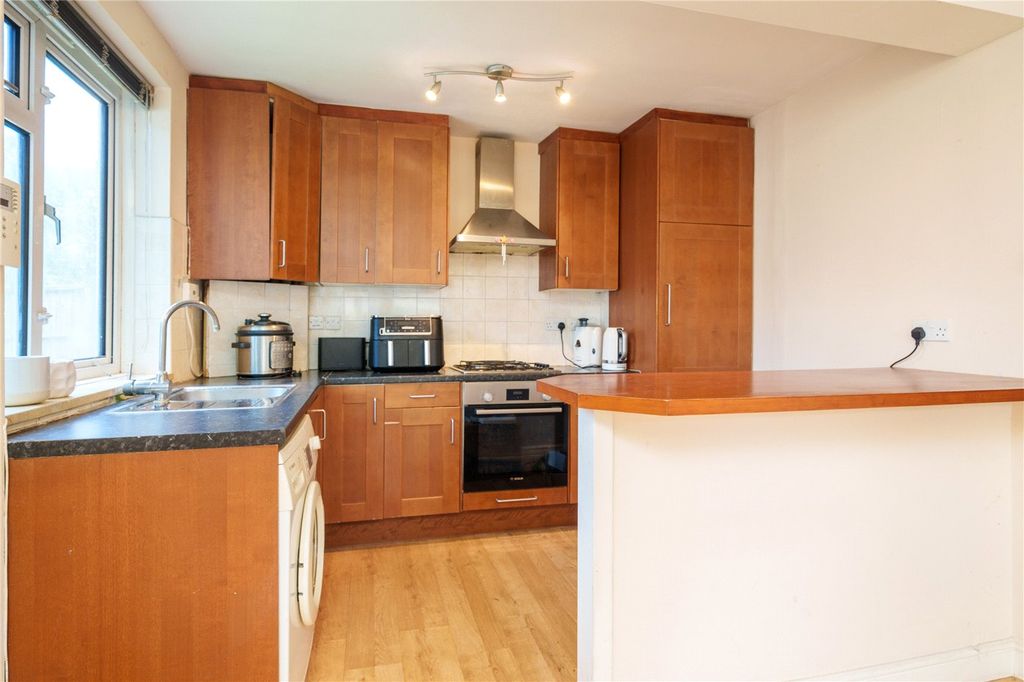 Property photo 3 of 6 Picture No. 06