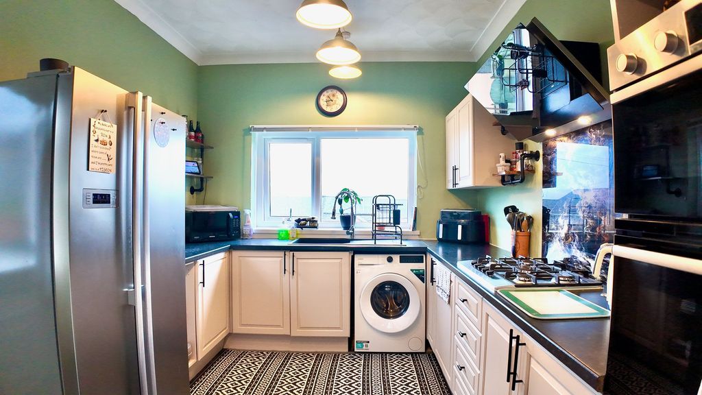 Property photo 3 of 32