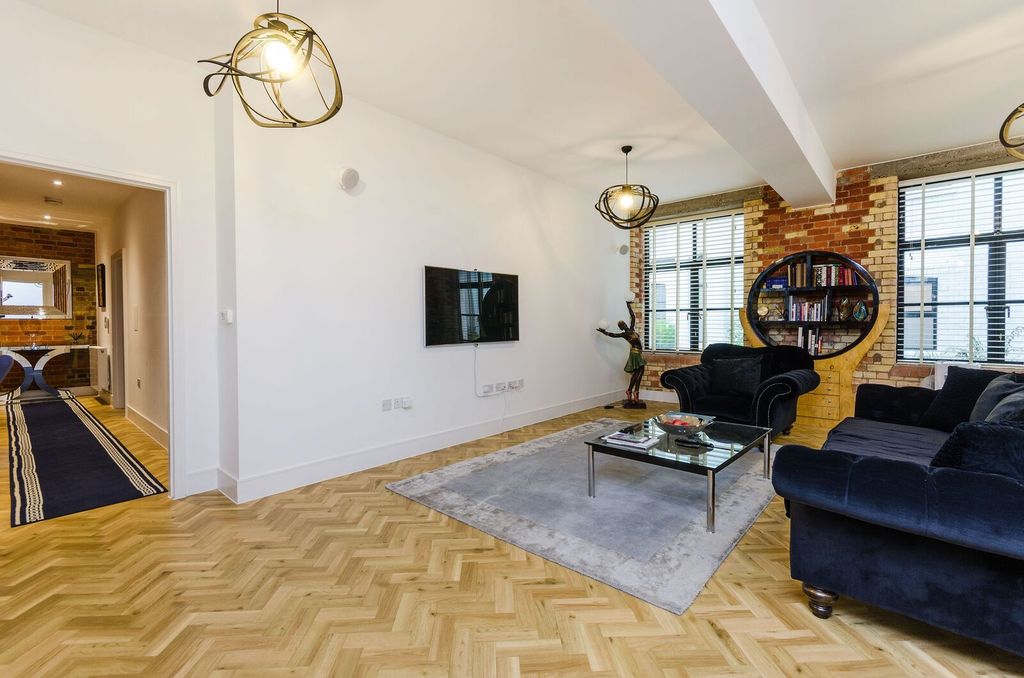 Property photo 3 of 17