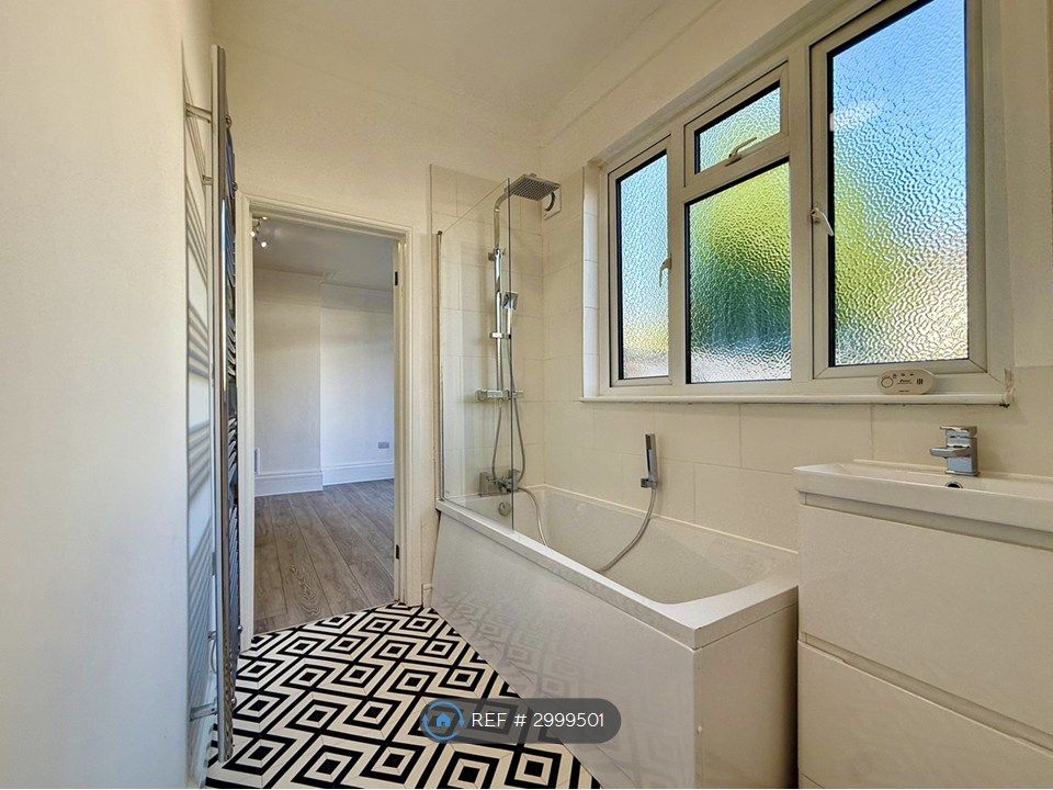 Property photo 3 of 18 Bathroom