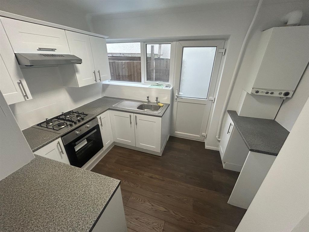 Property photo 2 of 10 Kitchen 3.Jpg