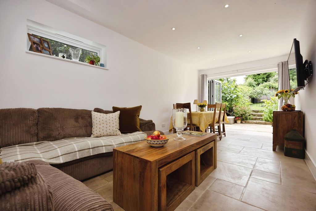 Property photo 2 of 20 Pbox-Img.Jpg