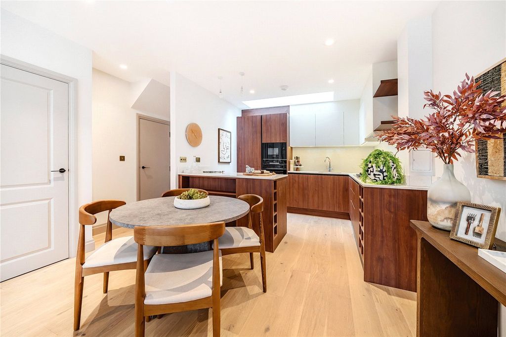 Property photo 2 of 13 Dining/Kitchen