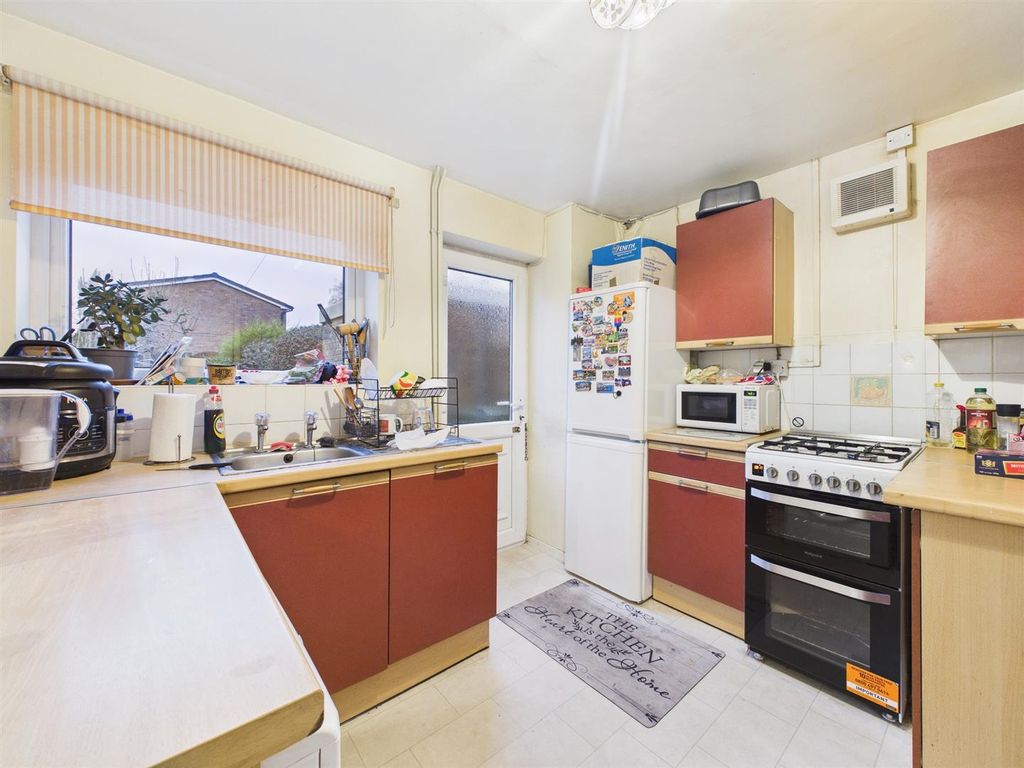 Property photo 2 of 12 Kitchen