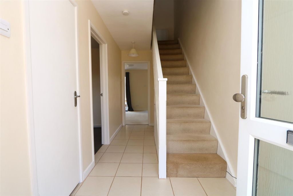 Property photo 3 of 16 Hallway.Jpg