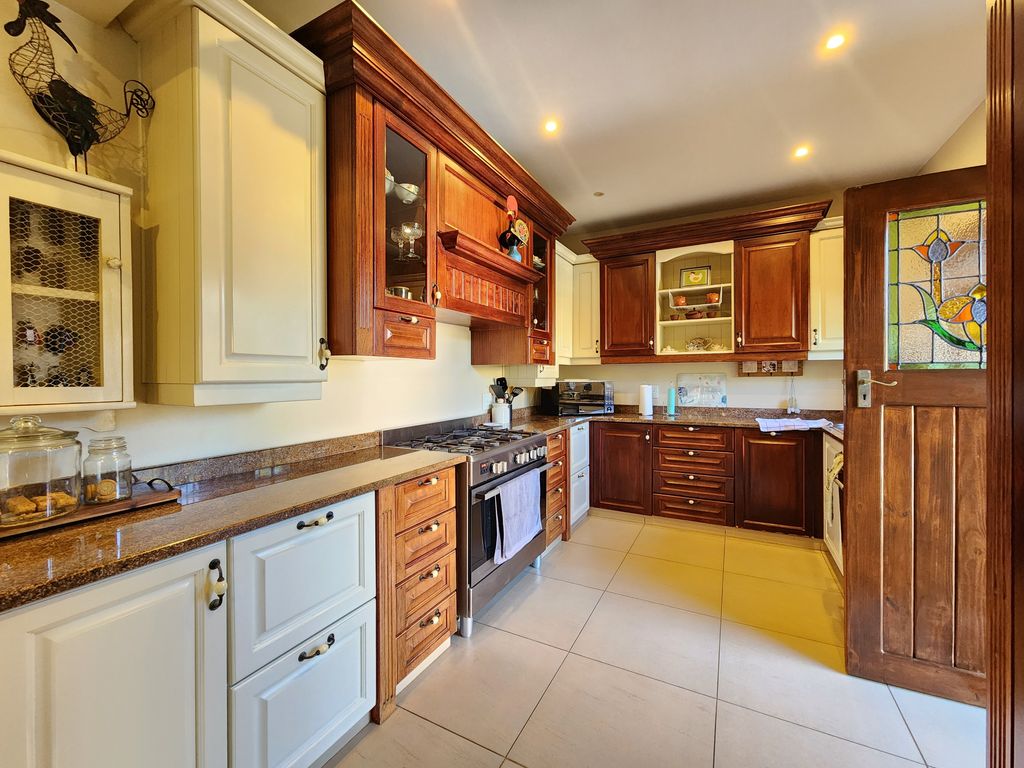 Property photo 2 of 59
