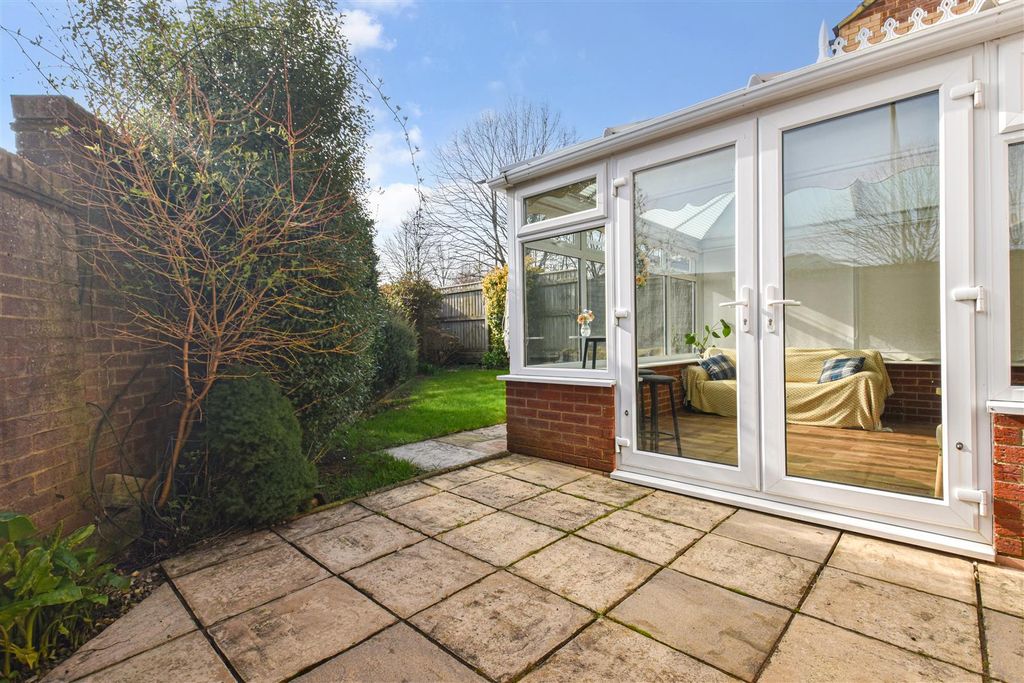 Property photo 3 of 23 Ph4_6433435.Jpg