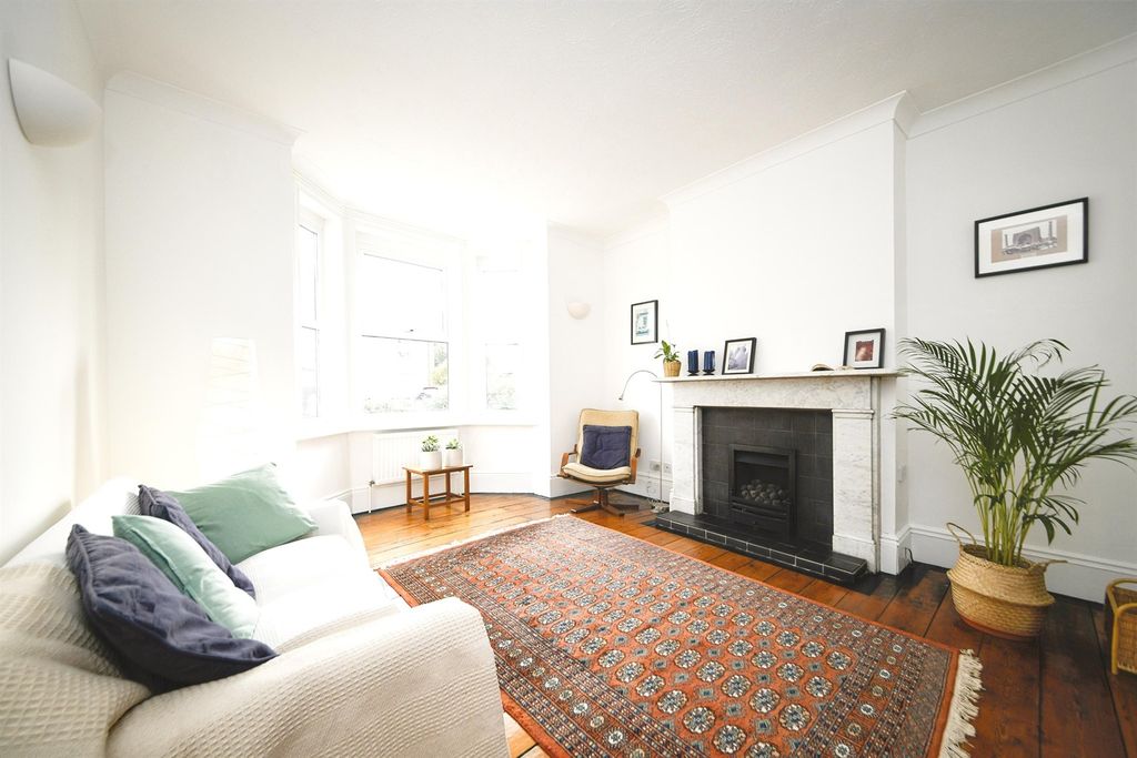 Property photo 2 of 11 Living Room