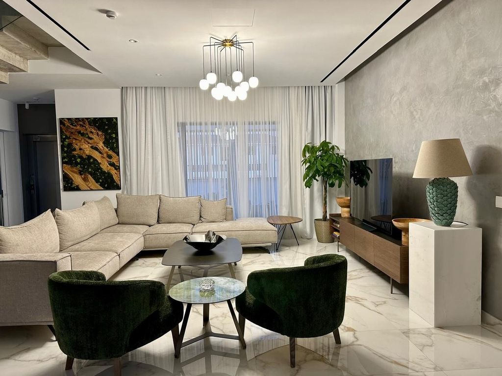 Property photo 3 of 48