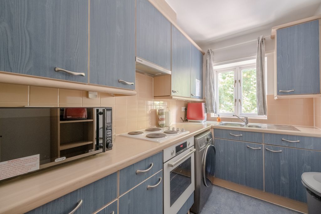 Property photo 2 of 28