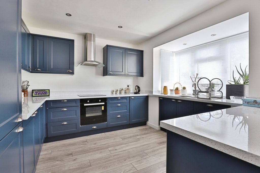 Property photo 3 of 17 Photo