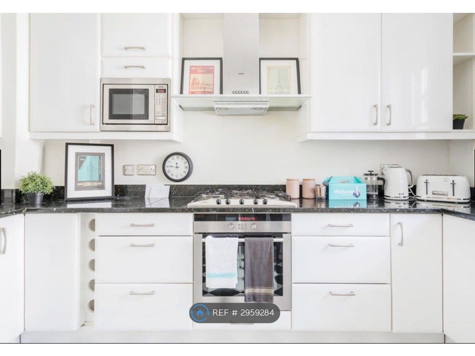Property photo 1 of 19 Bright Dine In Kitchen