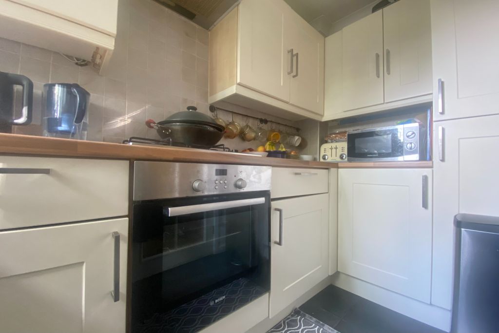 Property photo 3 of 17 Kitchen