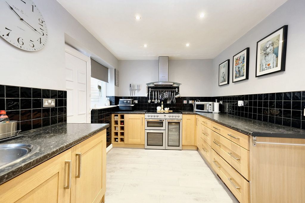 Property photo 2 of 24