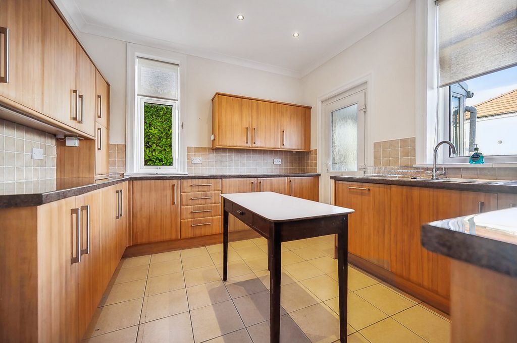 Property photo 3 of 25