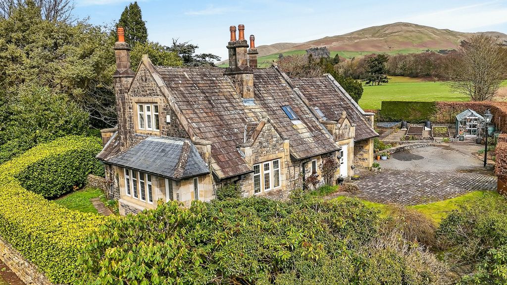 Property photo 2 of 42