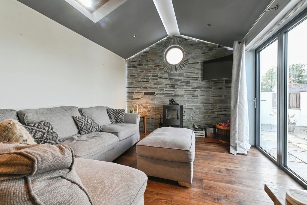 Property photo 3 of 27 Pbox-Img.Jpg