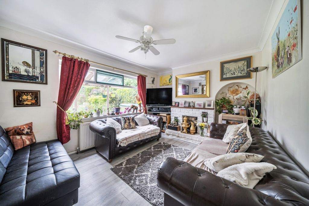 Property photo 2 of 19 1318610-3-68652ce...