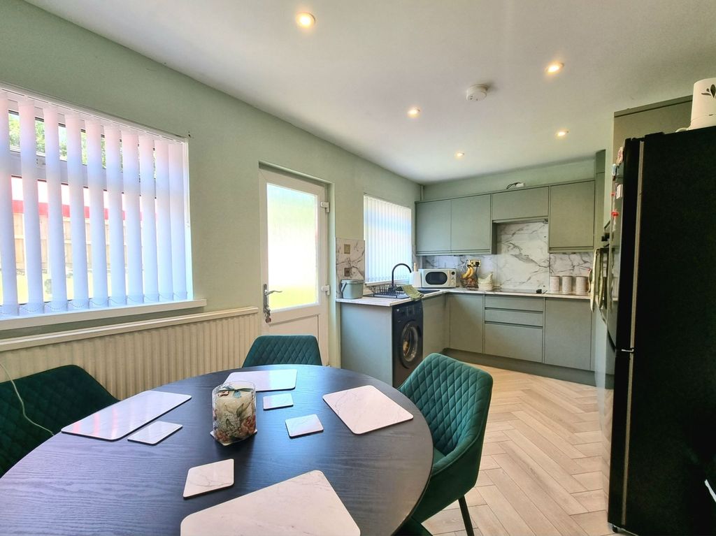 Property photo 3 of 33